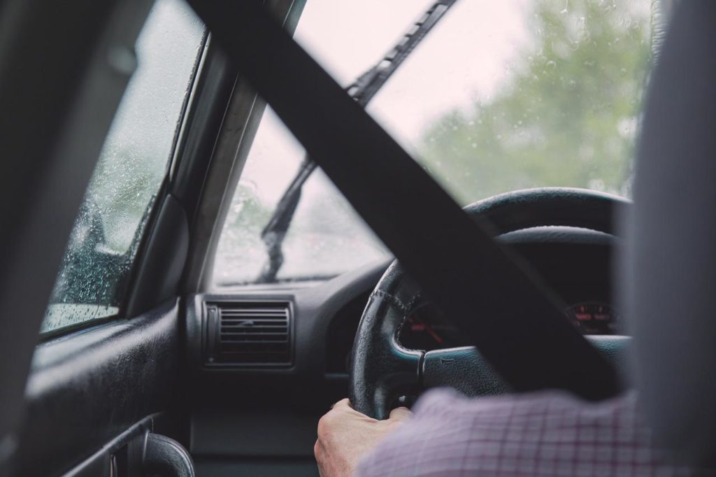 chauffeur vtc au volant